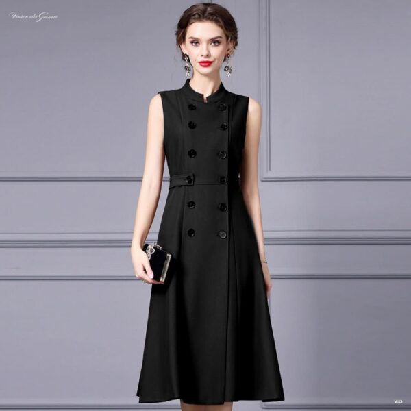 Aurelia Buttoned Elegance - Padronn