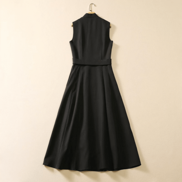 Aurelia Buttoned Elegance - Padronn